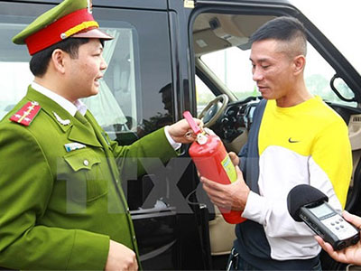Bộ Công an: Chưa xử phạt lỗi thiếu bình chữa cháy trên ôtô