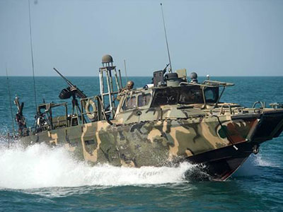 Iran tạm giữ hai tàu tuần tra của Hải quân Mỹ