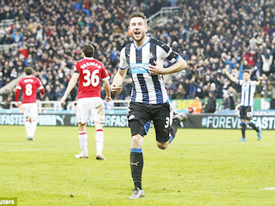 Newcastle vs Man United 3-3: Cầm vàng lại để vàng rơi