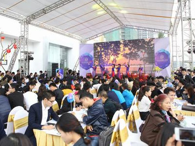 Xếp hàng xem căn hộ mẫu dự án Goldmark City, liệu có đáng?!