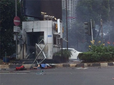Hiện trường vụ nổ liên hoàn ở thủ đô Indonesia