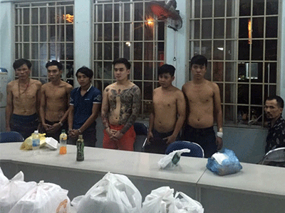 Bắt nhóm giang hồ bảo kê đường dây mại dâm nam