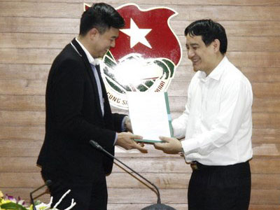 "Thăng hàm, bổ nhiệm cho MC Tuấn Tú là đúng" (?!)