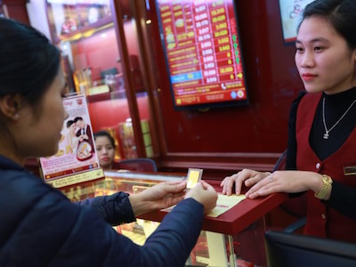 Vàng SJC 1 chữ bị chê, người ôm vàng xót ruột