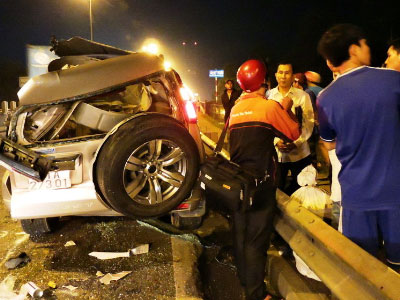 Xe tải tuột dốc cầu Mỹ Thuận: 1 người chết, 3 bị thương