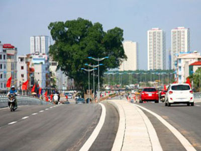 Cận cảnh con đường hơn 6.000 tỷ đồng Nhật Tân - Cầu Giấy ngày đầu thông xe