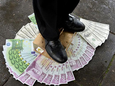 62 tỷ phú giàu bằng nửa thế giới