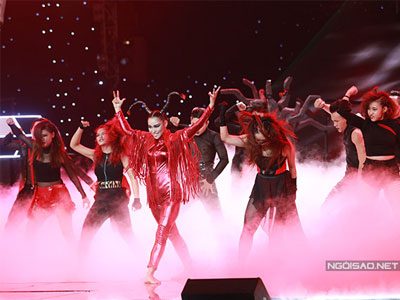 Clip The Remix: Hương Tràm và tiết mục "Quỷ quyệt"