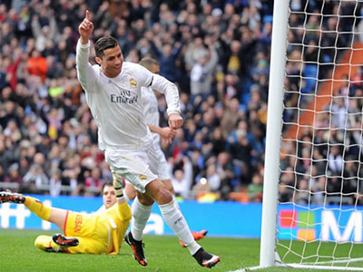 Tranh cãi: Ronaldo xứng đáng bị thẻ đỏ?