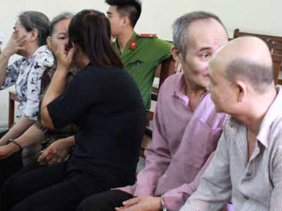 Vợ thuê người đóng giả chồng để lừa bán nhà