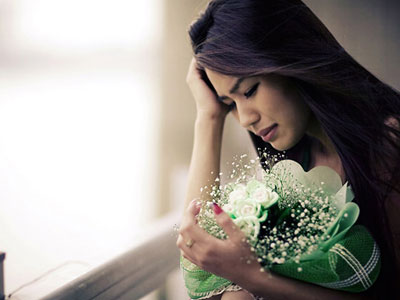 Chồng nằm viện vẫn nhắn tin tình tứ với người yêu cũ