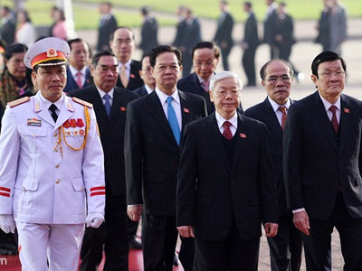 Đoàn đại biểu Đại hội XII viếng lăng Hồ Chủ tịch
