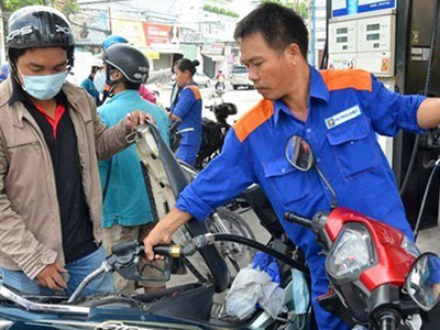 Mặc quỹ bình ổn phình to, thuế phí xăng vẫn giữ nguyên