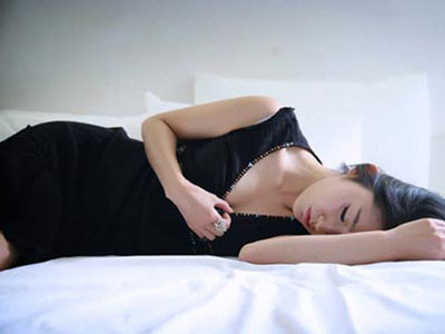 Người vợ tìm mua bao cao su cho chồng ra ngoài "giải quyết" nhu cầu