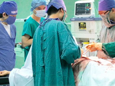 Sinh con xong, sản phụ băng huyết, chảy máu ổ bụng hơn 2 lít