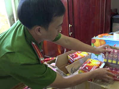 Căn phòng đầy pháo Trung Quốc của cô gái miền Tây