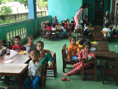 Cách chức hiệu trưởng, hiệu phó trường mầm non ăn bớt thịt của trẻ