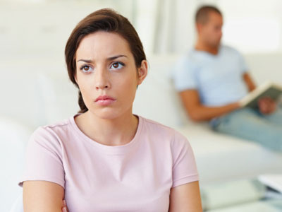 Chồng cấm cửa, tịch thu quần áo, trang sức vì vợ đòi về ngoại ăn tết