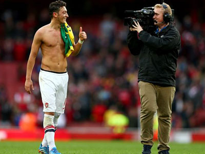 Fan Arsenal giận dữ vì lịch đấu bị thay đổi