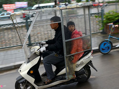Những kiểu chống rét khi đưa trẻ đến trường