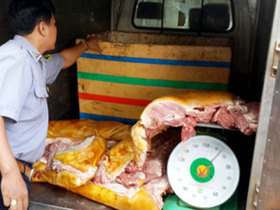Xịt sơn vào lông heo để giả làm thịt heo rừng lai