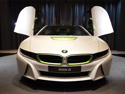 BMW i8 màu độc của dân chơi Ả-rập