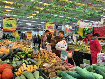 Lo sợ rét đậm kéo dài, người Hà Nội tranh thủ đi mua thực phẩm tích trữ