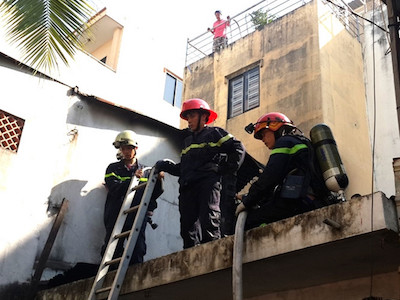 Nhà vắng chủ bốc cháy, hàng xóm hốt hoảng