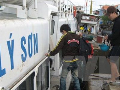 Biển động mạnh, hàng trăm du khách mắc kẹt ở Lý Sơn