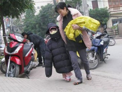 Con nghỉ học tránh rét đậm rét hại, phụ huynh "điêu đứng"