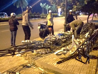 Dàn đèn trang trí Tết ở Nha Trang sập trong đêm