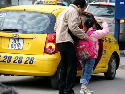 Phát khóc vì không gọi được taxi trong ngày Hà Nội có tuyết rơi