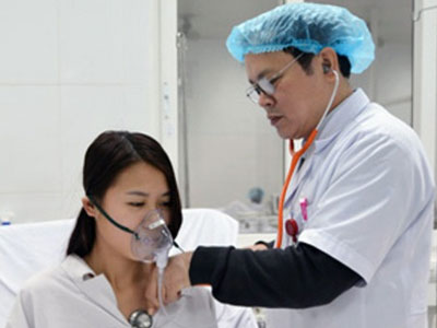 Đốt củi sưởi ấm chống rét, 5 người trong một gia đình thương vong