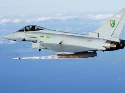 Hết Tornado Đức “mù đêm”, đến Typhoon Anh dễ “va đụng”