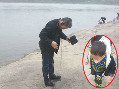 Người đàn ông lao xuống sông cứu cháu bé giữa trời lạnh thấu xương