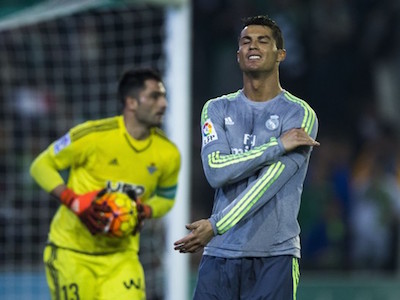 Ronaldo đang kém Messi khoảng cách rất xa