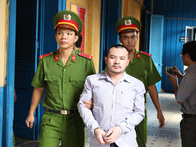 Đâm chết người vì bị khiển trách đi làm trễ