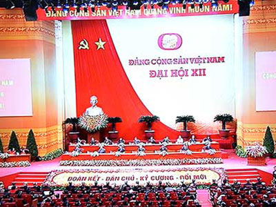 Bộ chính trị gồm 19 thành viên