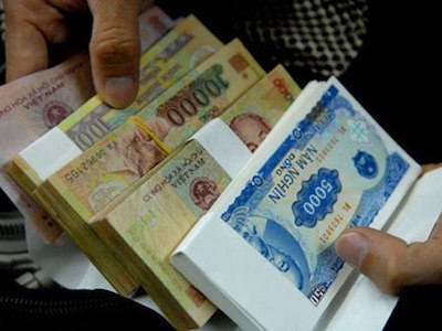 Nhân viên ngân hàng khổ vì đổi tiền lẻ
