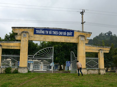 Bắt hiệu trưởng ăn chặn 137 triệu đồng của học sinh