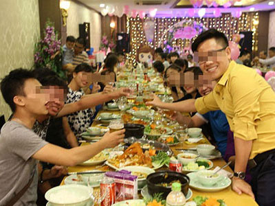 Méo mặt vì “chạy sô” tiệc tất niên
