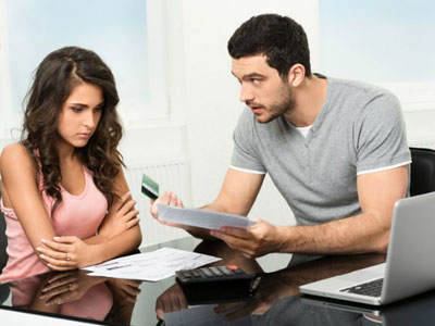 Mùng 1 Tết, chồng đòi ly hôn vì món quà vợ biếu nhà mẹ đẻ