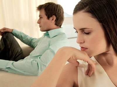 Vợ lao đầu vào tường vì không được về nhà mẹ ăn Tết