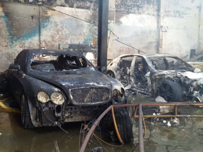 Cháy gara ở Sài Gòn, 10 xe sang bị thiêu rụi