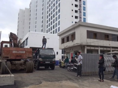 Đà Nẵng: Rơi máy chuyển vật liệu, 6 người thương vong