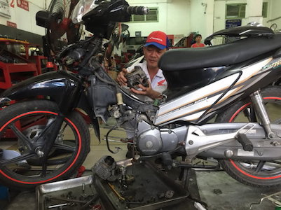 Xe máy “chết” la liệt nghi do xăng kém chất lượng