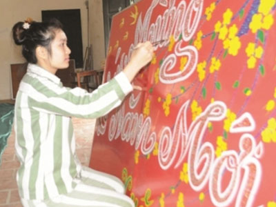 Bước trượt của sơn nữ xinh đẹp và ước mơ ngày về