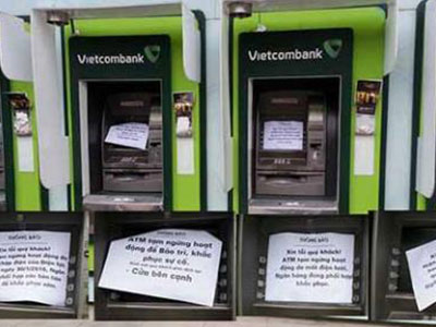 4 máy ATM Vietcombank cạnh nhau đổ bệnh ngày Tết