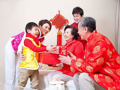 Chọn người xông đất đầu năm 2016