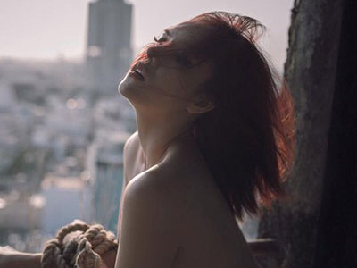 Cô gái bán tôm béo mập và sự "rùng mình" khi chụp ảnh nude